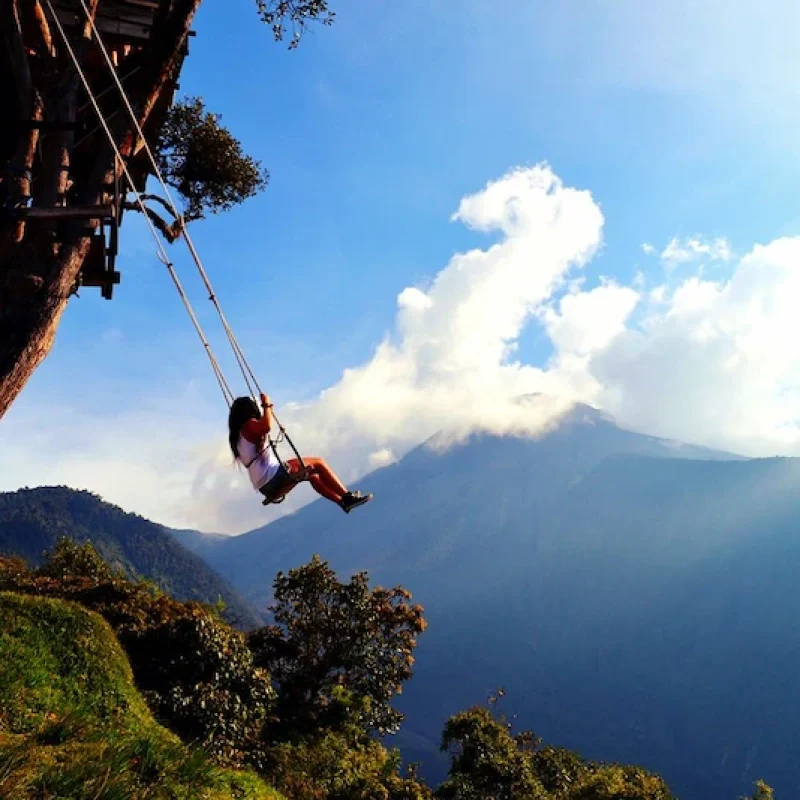 Tours in Ecuador, La casa del Arbol in Baños Ecuador